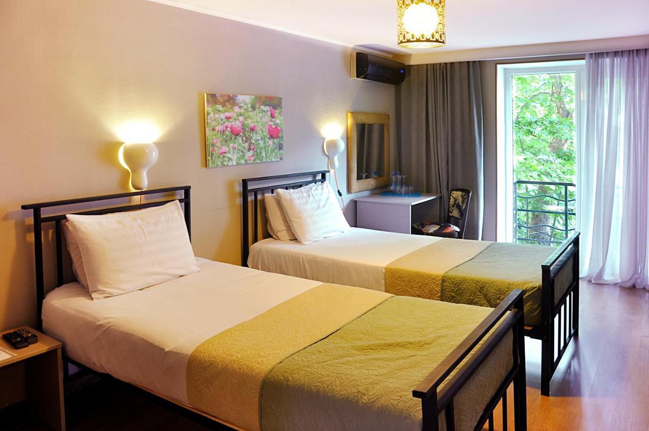 Art Hotel Claude Monet Τυφλίδα Εξωτερικό φωτογραφία