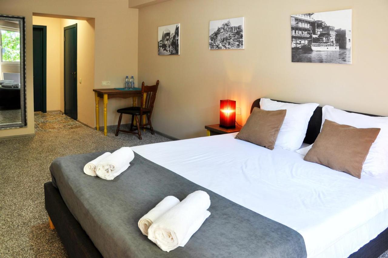 Art Hotel Claude Monet Τυφλίδα Εξωτερικό φωτογραφία