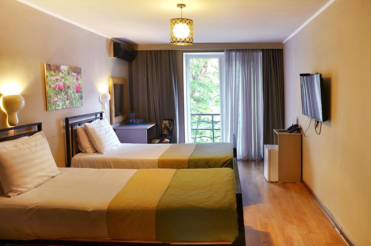 Art Hotel Claude Monet Τυφλίδα Εξωτερικό φωτογραφία