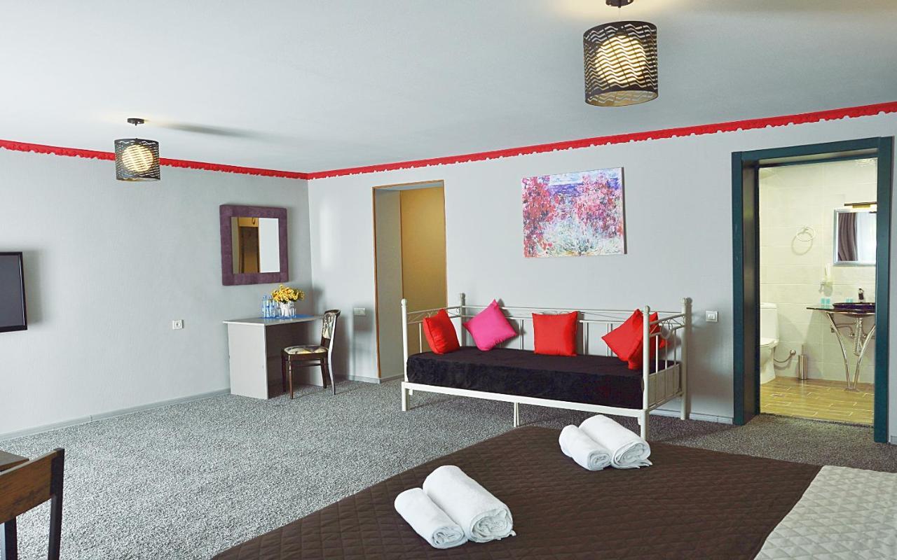 Art Hotel Claude Monet Τυφλίδα Εξωτερικό φωτογραφία