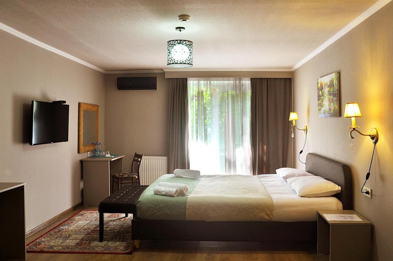 Art Hotel Claude Monet Τυφλίδα Εξωτερικό φωτογραφία
